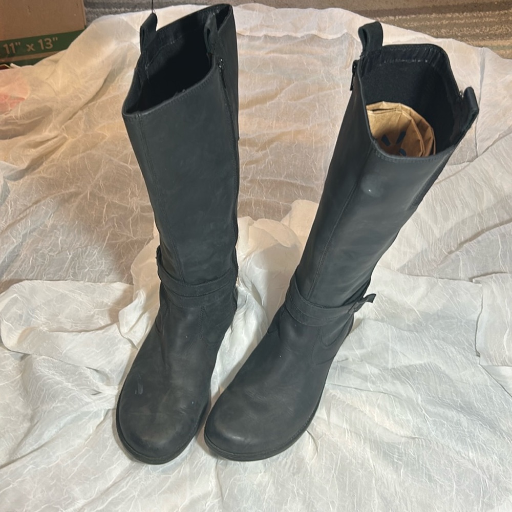 Merrill Captiva Black leather buckle waterproof boots.